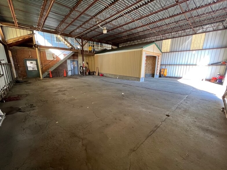 More Photos Of 1909-1911 S Salina St, Syracuse Office For Sale