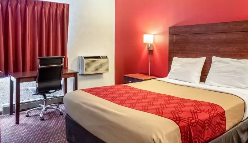 More Photos Of 123 NE 3rd St, Prineville Hotel For Sale