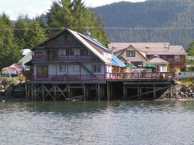 More Photos Of 1004 S Nordic Dr, Petersburg Hotel For Sale