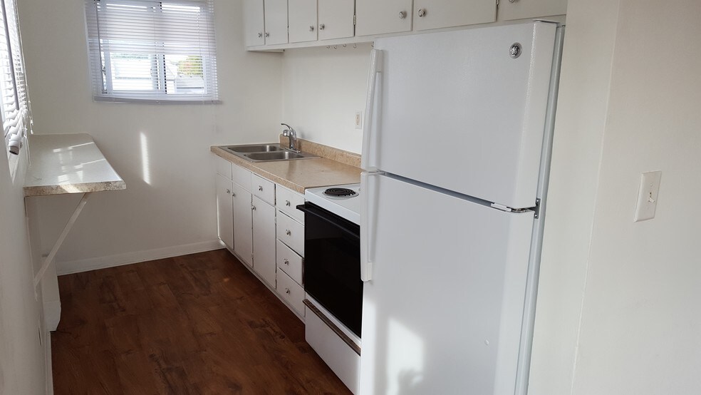 More Photos Of 1039 Sheridan Rd, Winthrop Harbor Apartments For Sale