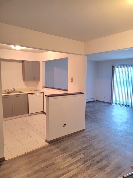 More Photos Of 1322 E 9th St, Lockport Apartments For Sale