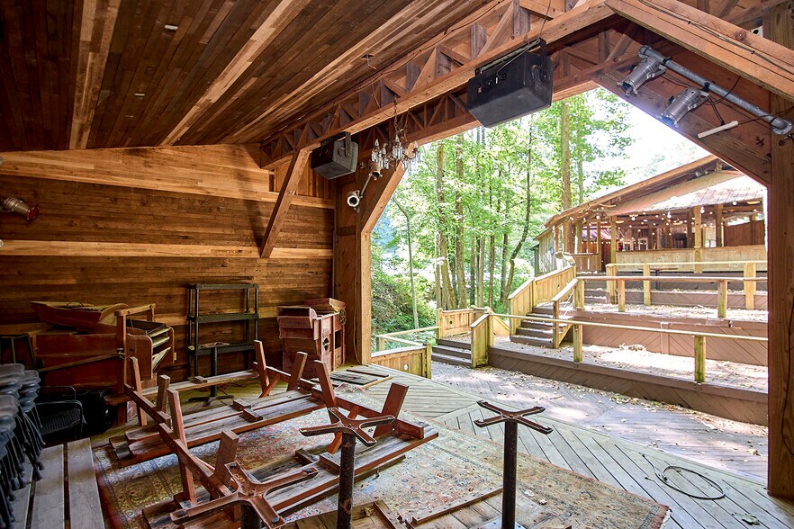 More Photos Of 15303 Midland Trl, Ansted Freestanding For Sale