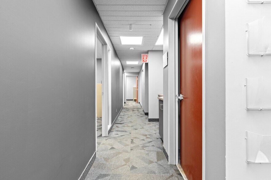 More Photos Of 135 Walgreen Rd, Ottawa Office For Sale