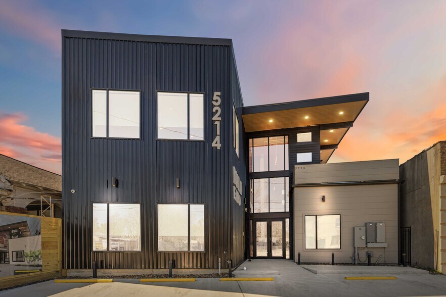 Primary Photo Of 5214 Harrisburg Blvd, Houston Office For Lease