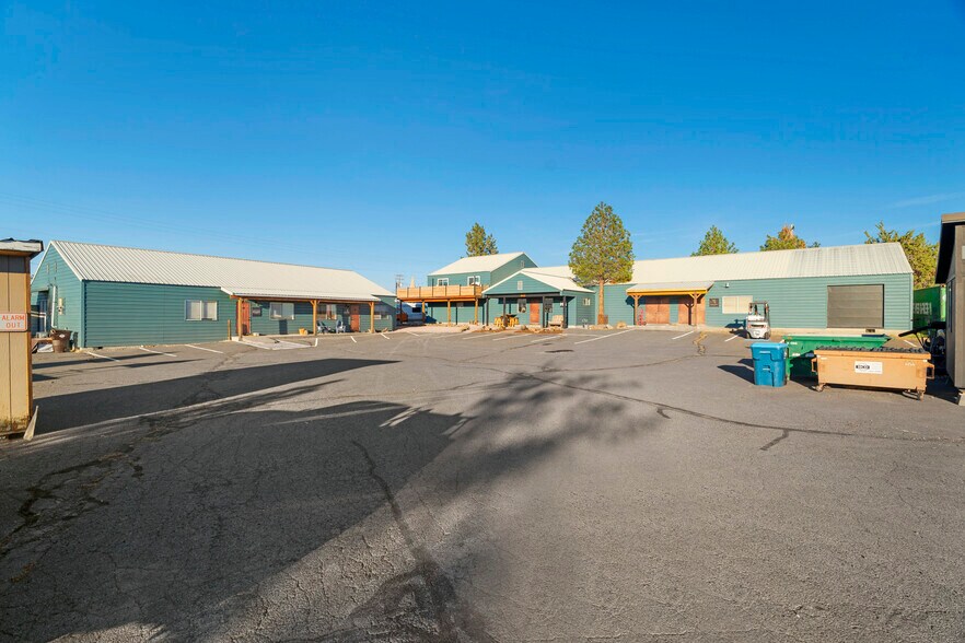 More Photos Of 592 N Sisters Park Ct, Sisters Flex For Sale