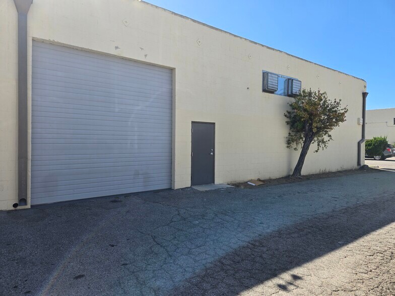 More Photos Of 8803 Shirley Ave, Northridge Warehouse For Lease