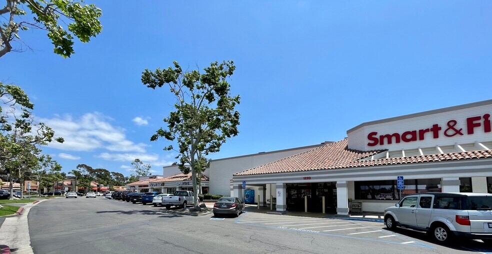 More Photos Of 1240 E Plaza Blvd, National City Freestanding For Lease