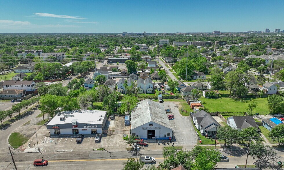 More Photos Of 4610 Canal St, Houston Showroom For Sale