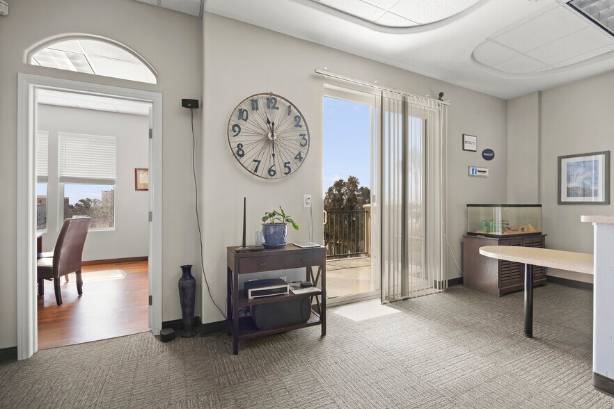 More Photos Of 88 N Oak St, Ventura Loft Creative Space For Sale