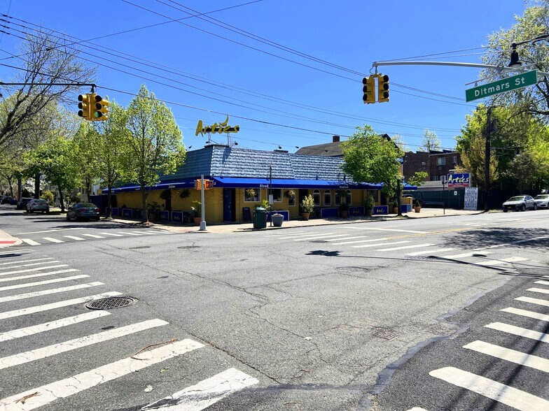 Primary Photo Of 390 City Island Ave, Bronx Restaurant For Lease