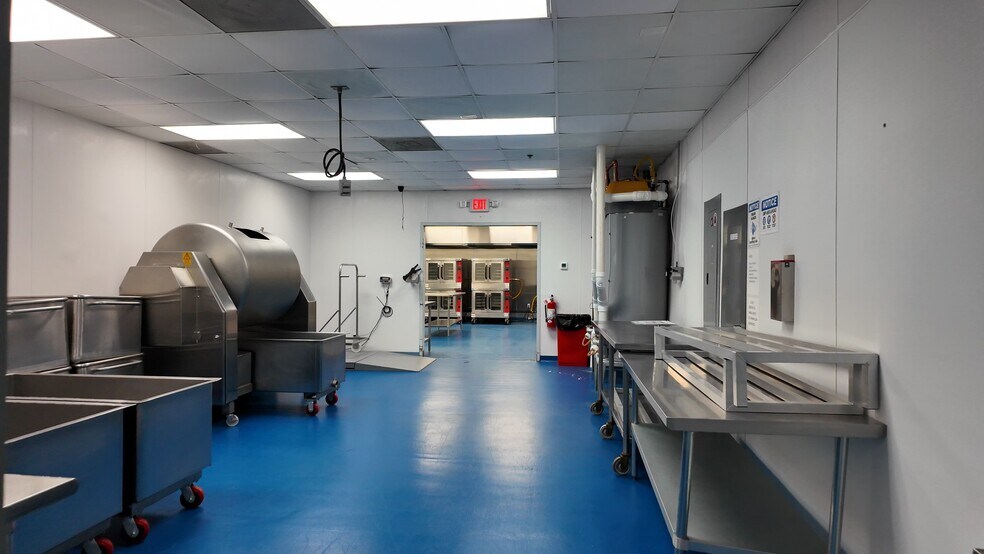 More Photos Of 1907 Gateway Blvd, Charlotte Warehouse For Sale