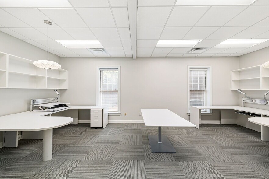 More Photos Of 5064 Roswell Rd, Atlanta Office Residential For Sale