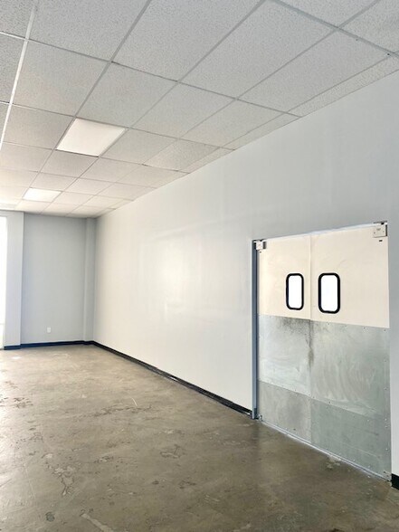 More Photos Of 5035 W Rosecrans Ave, Hawthorne Freestanding For Sale