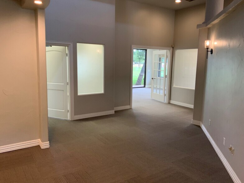 More Photos Of 350 Rufe Snow Dr, Keller Medical For Lease