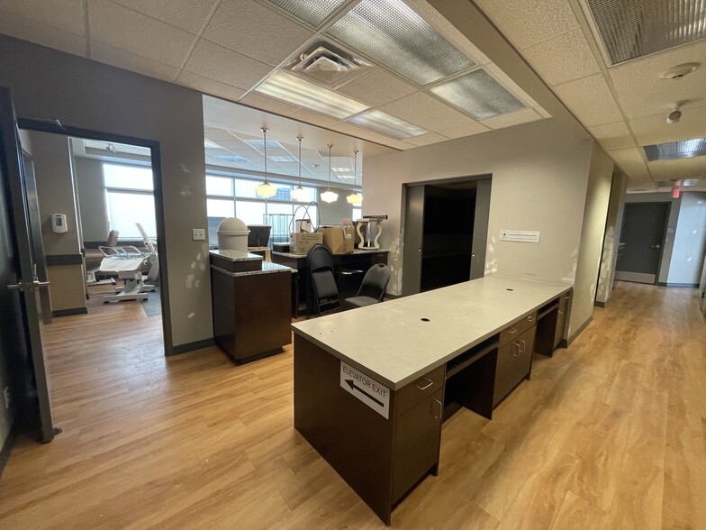 More Photos Of 3215 49 Ave, Red Deer Storefront For Lease