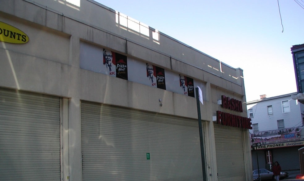 More Photos Of 3965 White Plains Rd, Bronx Freestanding For Lease