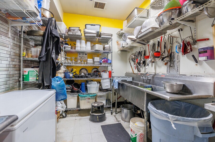 More Photos Of 528 W Clark St, Pasco Restaurant For Sale