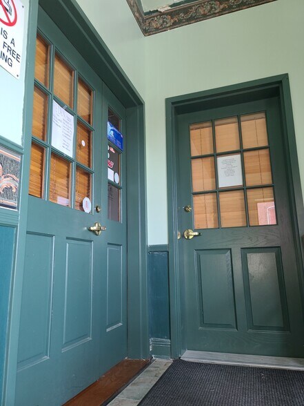 More Photos Of 19 Orchard St, Manhasset Office For Lease