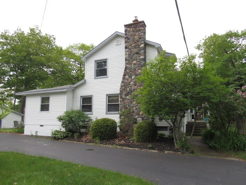 More Photos Of 4497 S US Highway 23, Greenbush Hotel For Sale