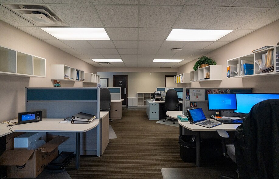 More Photos Of 1395 Whyte Av, Winnipeg Industrial For Lease