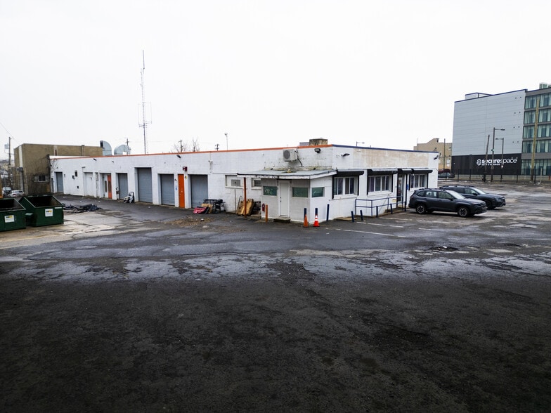 More Photos Of 3111 Grays Ferry Ave, Philadelphia Service For Sale