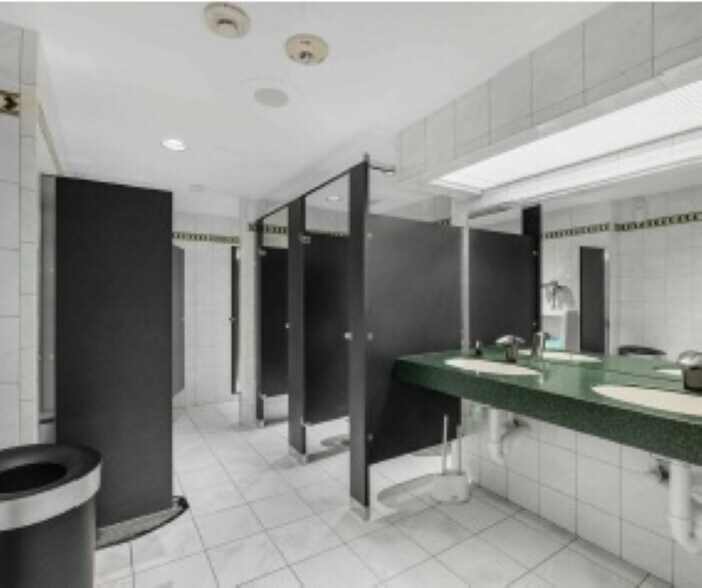 More Photos Of 3103 Executive Pky, Toledo Office For Sale