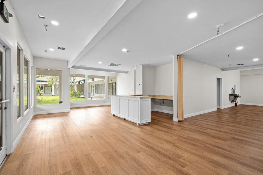 More Photos Of 2441 NW 43rd St, Gainesville General Retail For Lease