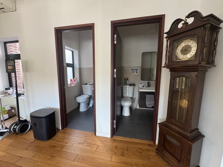 More Photos Of 174 Targee St, Staten Island Office For Lease