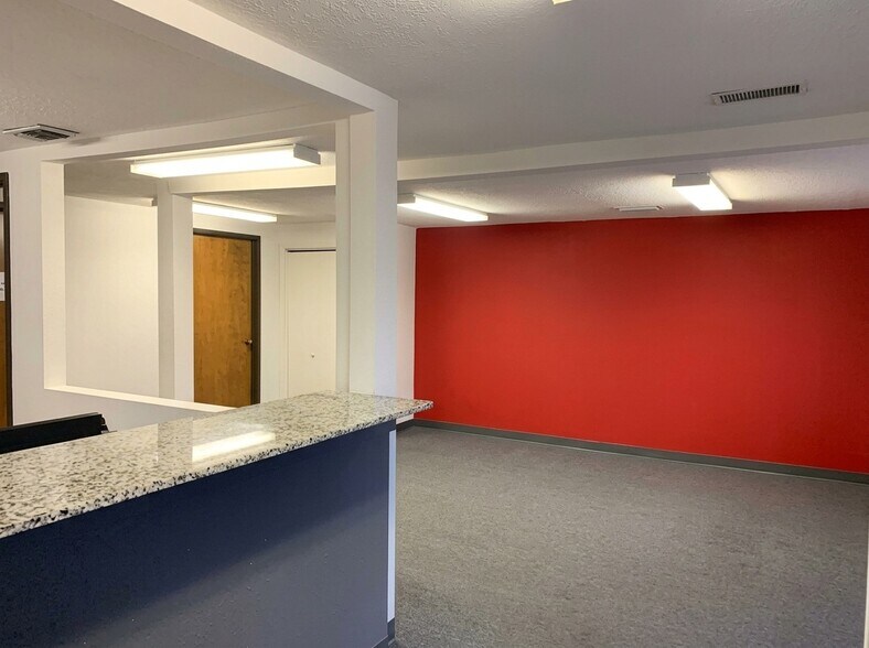 More Photos Of 11211 Ables Ln, Dallas Flex For Lease