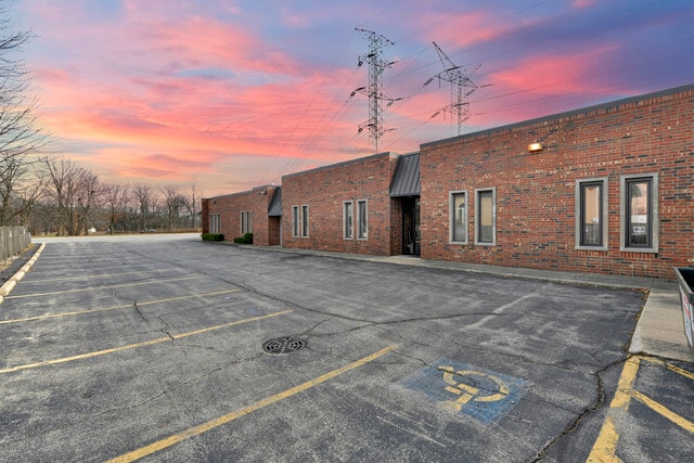 More Photos Of 24 S River Rd, Des Plaines Medical For Sale