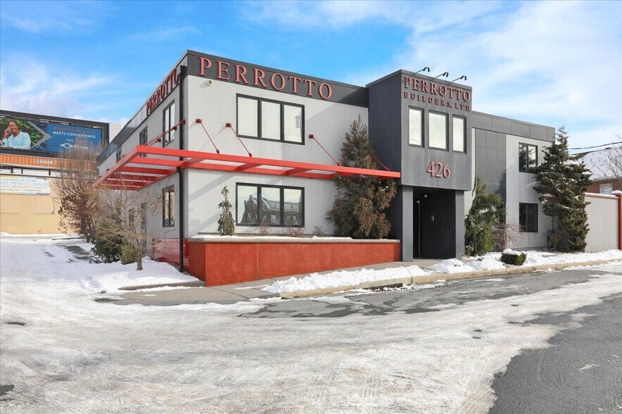 More Photos Of 426 Warren St, Reading Office For Sale