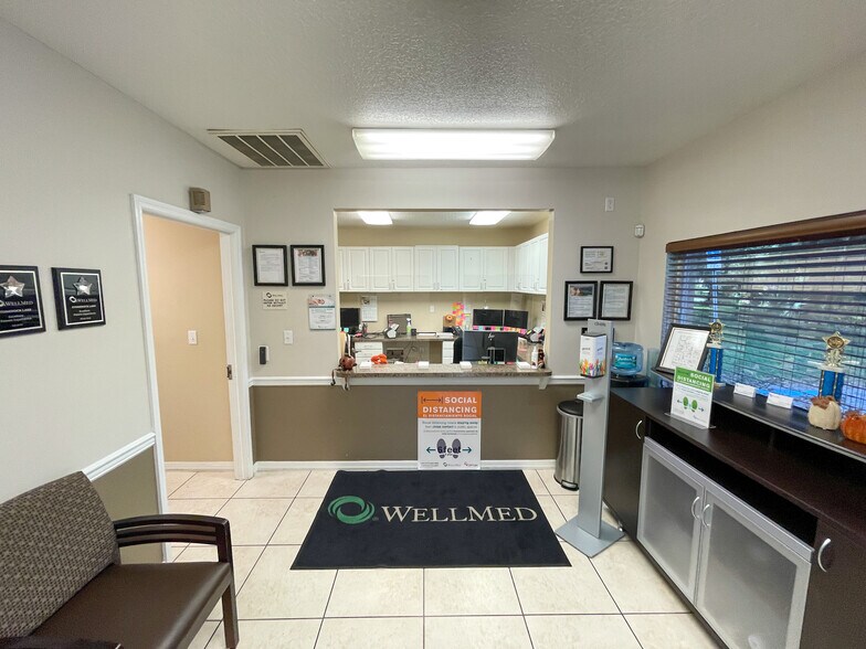 More Photos Of 10616 Main St, Thonotosassa Medical For Sale