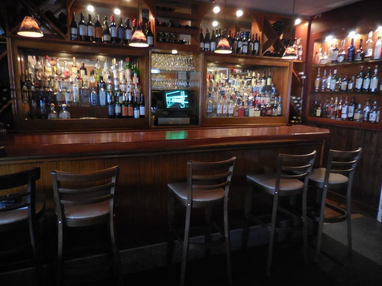 More Photos Of 40 Front St, Newburgh Restaurant For Lease