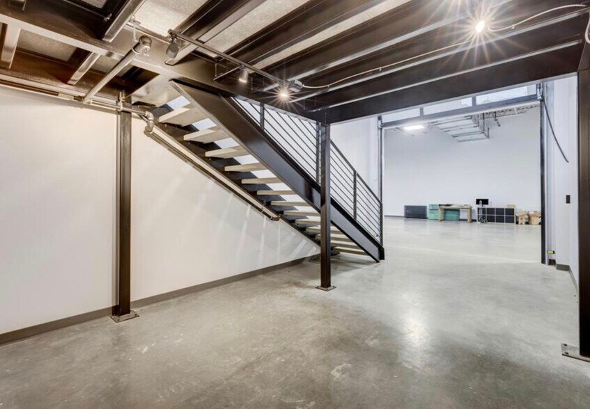 More Photos Of 4229 FM 620, Austin Showroom For Sale