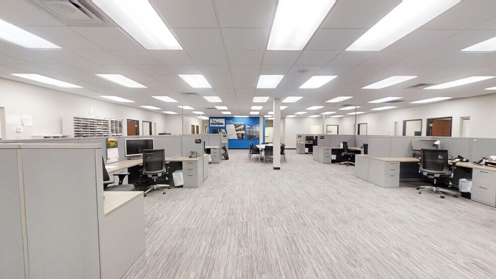 More Photos Of 7851 Freeway Cir, Middleburg Heights Flex For Sale