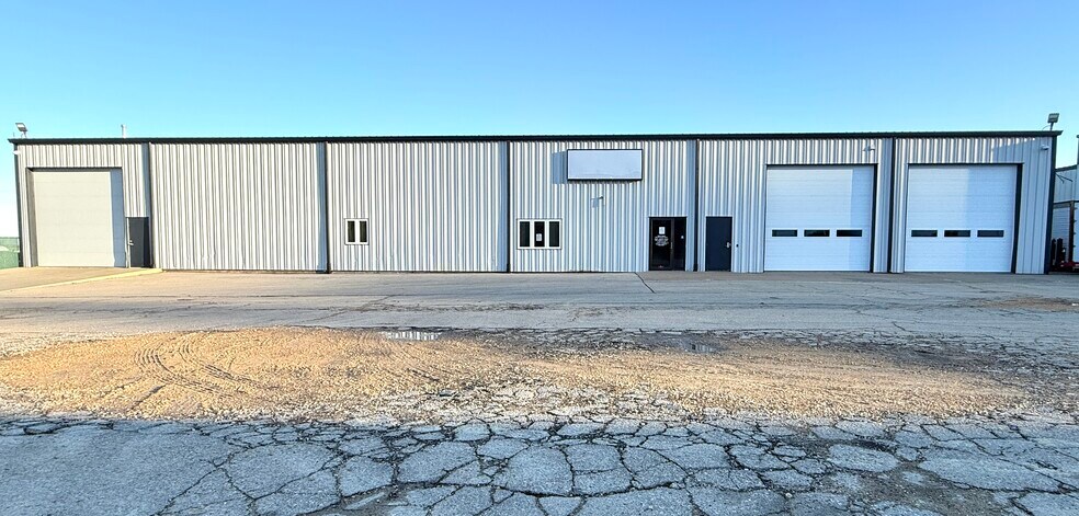 More Photos Of 10435 Bronzewood Dr, Dubuque Warehouse For Sale