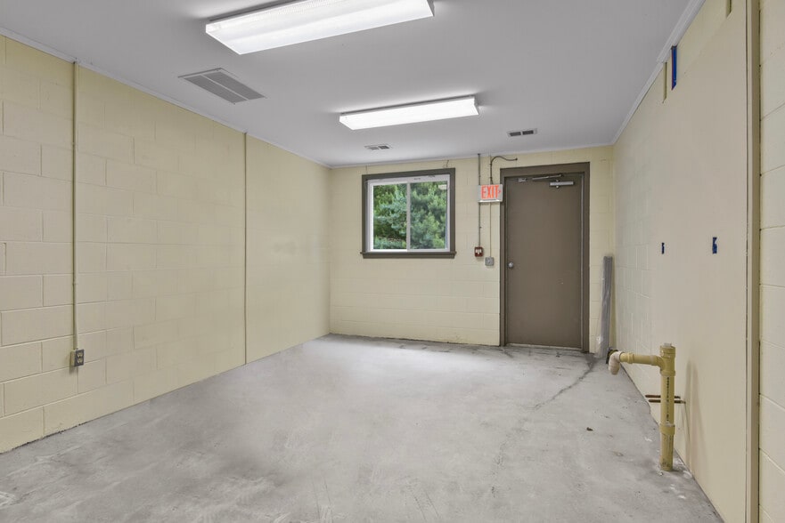 More Photos Of 88 Danielson Pike, Foster Manufacturing For Lease