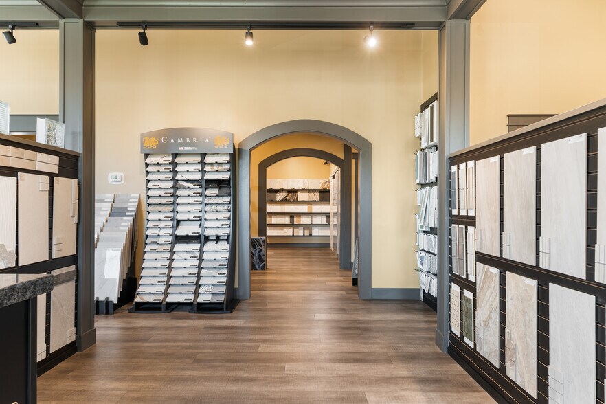 More Photos Of 807 S Auburn St, Grass Valley Showroom For Sale