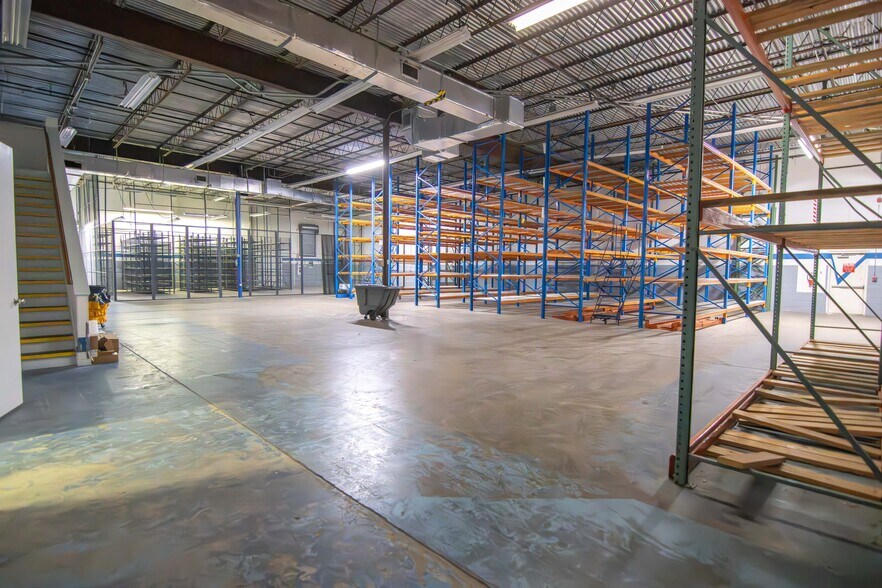 More Photos Of 2600 118th Ave N, Saint Petersburg Light Distribution For Lease