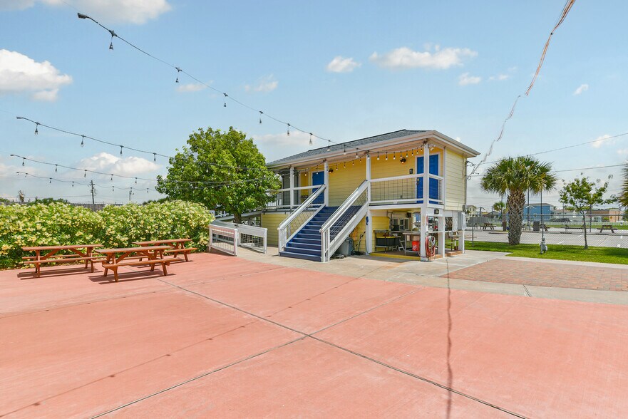 More Photos Of 5717 Stewart Rd, Galveston Restaurant For Sale