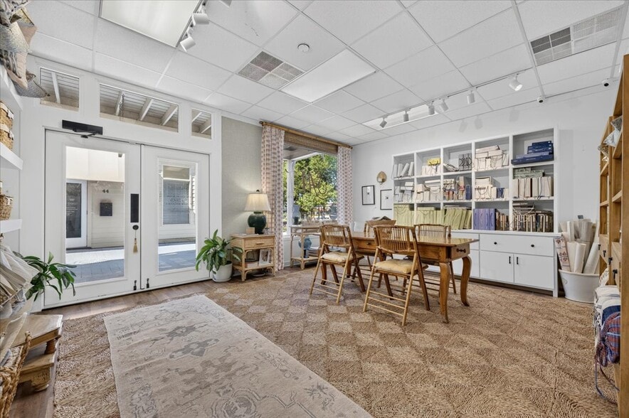 More Photos Of 913 Gulf Breeze Pky, Gulf Breeze Storefront Retail Office For Sale