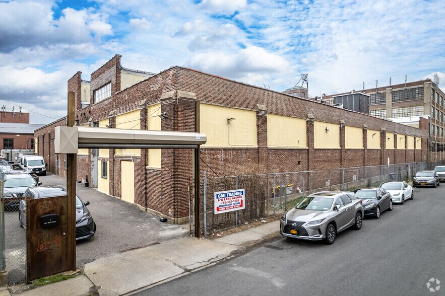 More Photos Of 175 Lake Ave, Staten Island Warehouse For Lease