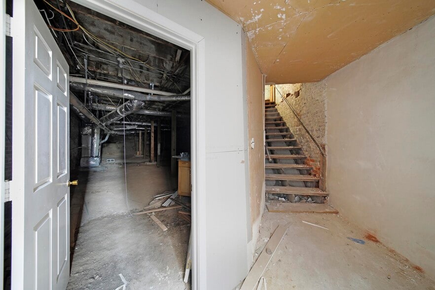 More Photos Of 117 Main St, Chester Office For Sale