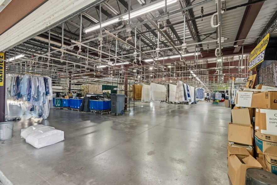 More Photos Of 9945 Race Track Rd, Tampa Industrial For Sale