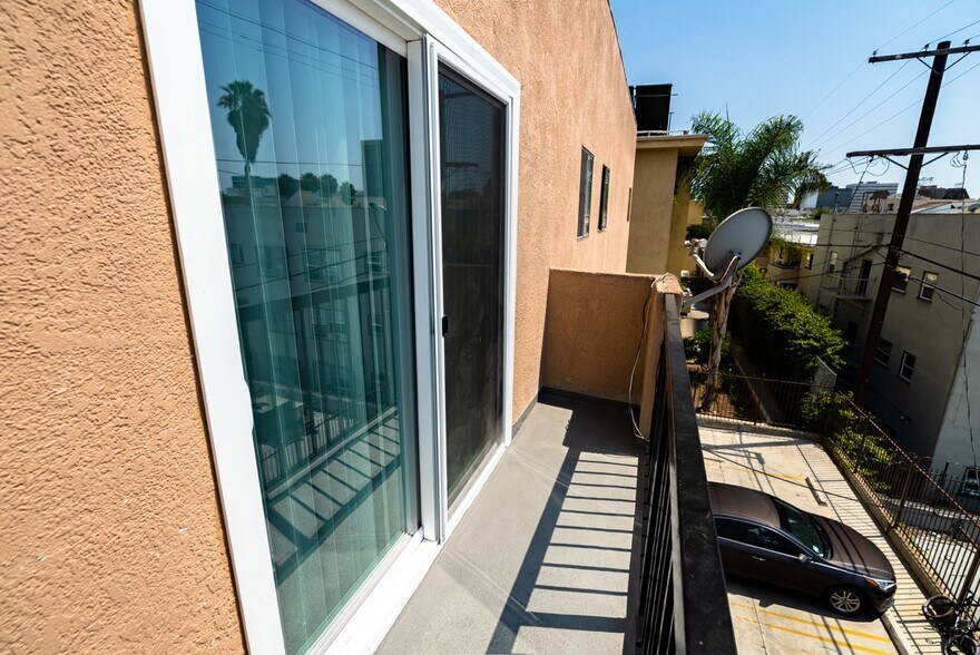 More Photos Of 311 S New Hampshire Ave, Los Angeles Apartments For Sale