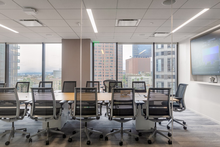More Photos Of 725 S Figueroa St, Los Angeles Office For Lease