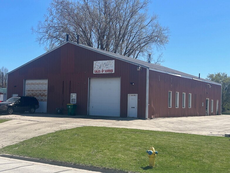 More Photos Of 1100 Weise St, Green Bay Auto Dealership For Sale