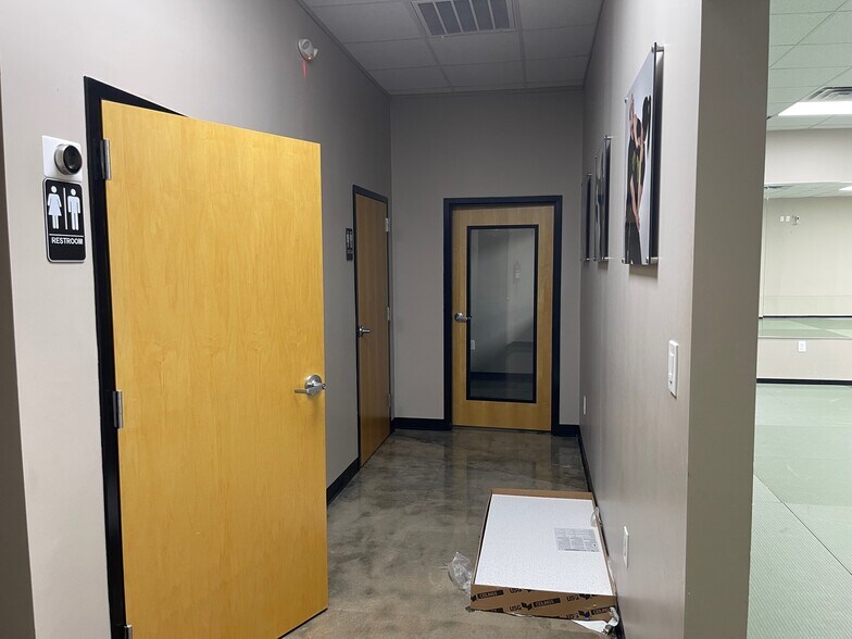 More Photos Of 13107-13141 W Lake Houston Pky, Houston Unknown For Lease