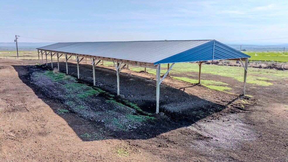 More Photos Of 1400 Lewandowski Rd, Sunnyside Specialty For Sale