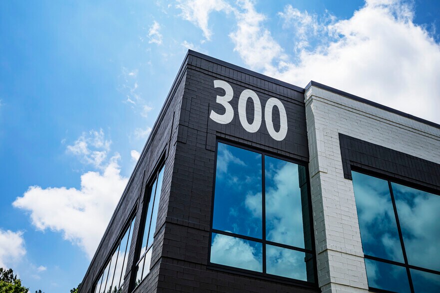 More Photos Of 1990 Vaughn Rd, Kennesaw Office For Sale